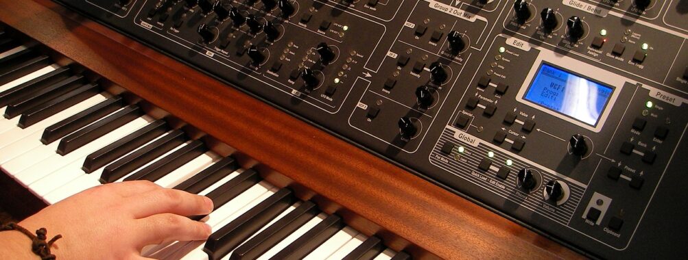 How to create a string sound with a synthesizer