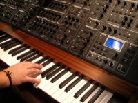 How to create a string sound with a synthesizer